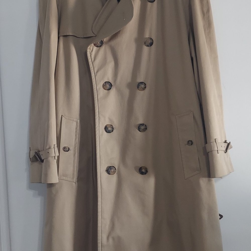 Burberry Style Trenchcoat